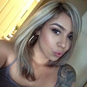 Meet your Posher, Cynthia